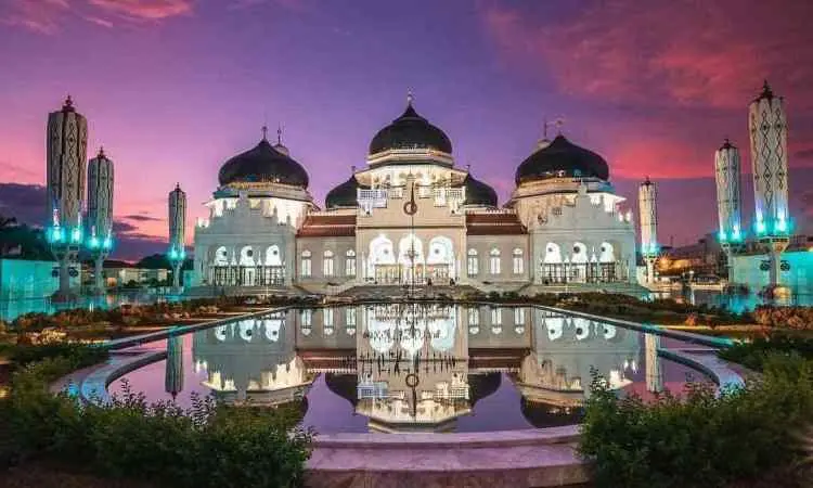 Masjid Raya Baiturrahman: Keindahan Spiritual di Aceh yang Mempesona