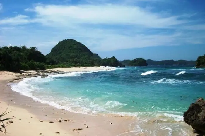 7 Wisata Pantai Terbaik di Malang Yang Wajib DIkunjungi