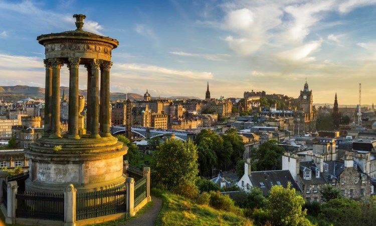 10 Tempat Wisata Terbaik yang Wajib Dikunjungi di Edinburgh, Skotlandia